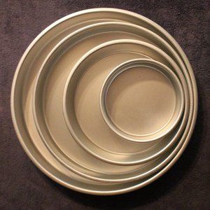 Wilton Performance Pans Aluminum Large Round Cake Pans Set, 4-Piece